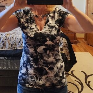 Black and White Floral Women's Top Size M